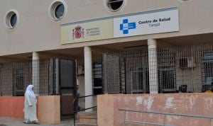 Un vigilante salva a un médico de recibir un navajazo de su paciente