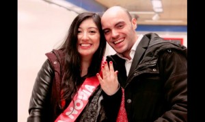 Una boda viral gracias al MIR: pedida de mano a una médica en el metro