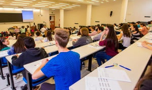 Estudiar Medicina en una de las facultades mejor valorada tiene una nota de corte accesible