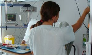 Una enfermera 'mata' a una médica tras caerle encima desde un sexto piso