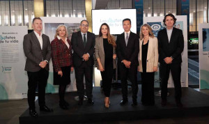 La campaña 'Las otras fotos de tu vida' se ha presentado en la estación de tren Santa Justa de Sevilla.