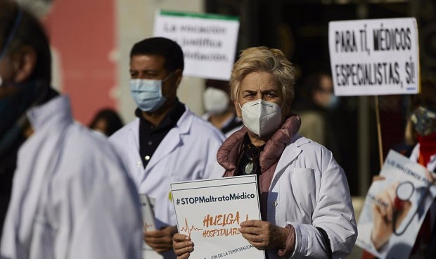 Médicos protestan en una movilización por sus derechos laborales. 