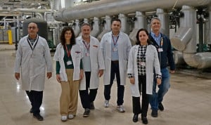 Un grupo de ingenieros en unas instalaciones hospitalarias