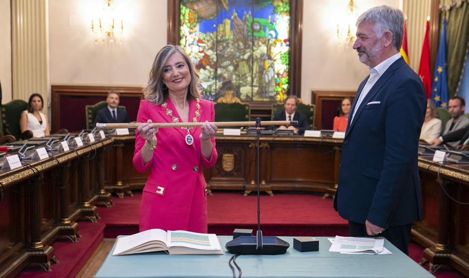 La médica Cristina Ibarrola se convierte en la nueva alcaldesa del Ayuntamiento de Pamplona