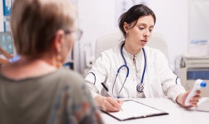 Una médica, tras trabajar 93 horas semanales: "¿He estudiado para esto?"