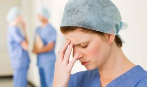 Una médico sufre una crisis hipertensiva ante la saturación de trabajo