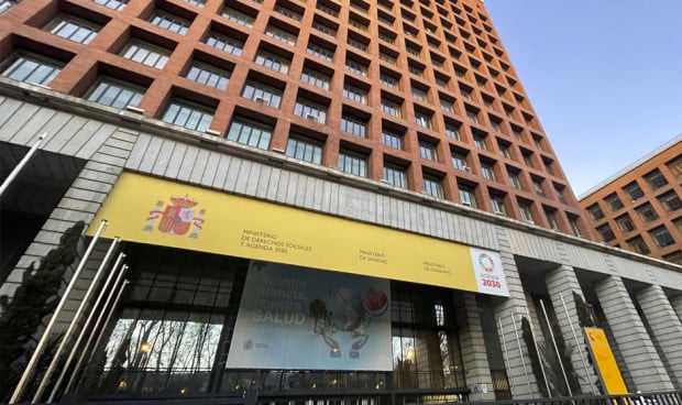 Sede del Ministerio de Sanidad, que sigue buscando fórmulas para consensuar la reforma del Estatuto Marco