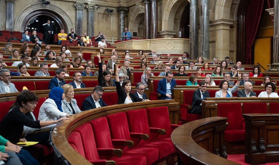 El Parlament pide que los Presupuestos de 2024 destinen 2,5 millones de euros más a prevención del suicidio