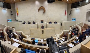  Un instante de un Pleno en el Parlamento de Cantabria.