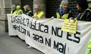 Unas 100 personas ocupan una sede del Govern para pedir más dinero en Salud