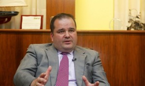 Uniteco diseña un seguro a la medida del médico latinoamericano en España