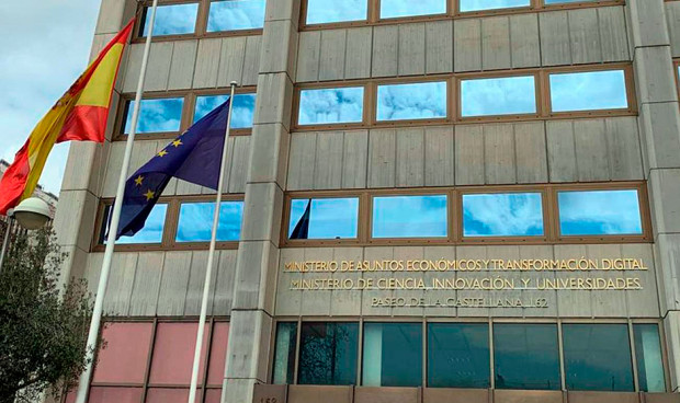 El ministerio de Universidades aleja la prueba de vocación médica por falta de profesionales.