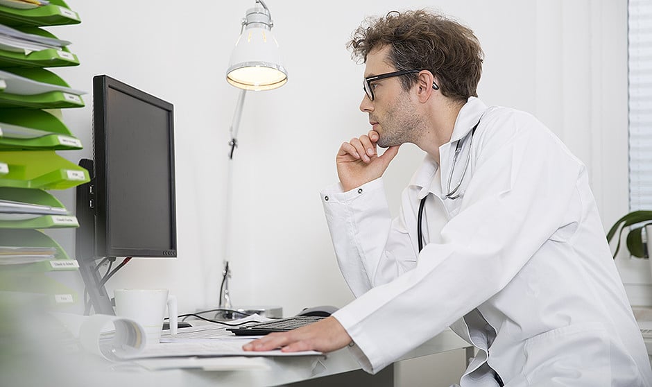 Uno de cada cinco MIR asume jornadas laborales de más de 70 horas semanales