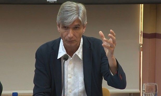  Pedro Gullón, director general de Salud Pública, informará del plan anti-tabaco en el Congreso.