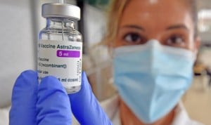 Covid: Astrazeneca causa 2,5 trombos cerebrales por cada 100.000 vacunas