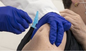 A estudio tres dosis de vacuna Covid Pfizer a obesos por "baja inmunidad"