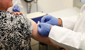 La vacuna Covid reduce las muertes semanales en residencias de 771 a 2