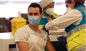 Vacunas Covid a 350 dosis/hora para ganar "el partido de nuestras vidas"