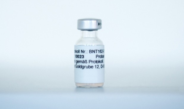 Vacunas Moderna y Pfizer: sus efectos adversos propios y los que comparten 