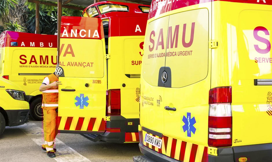 La Conselleria de Sanidad ha reforzado la flota de transporte sanitario con 40 ambulancias nuevas y la ampliación del horario de 7 unidades de SVB