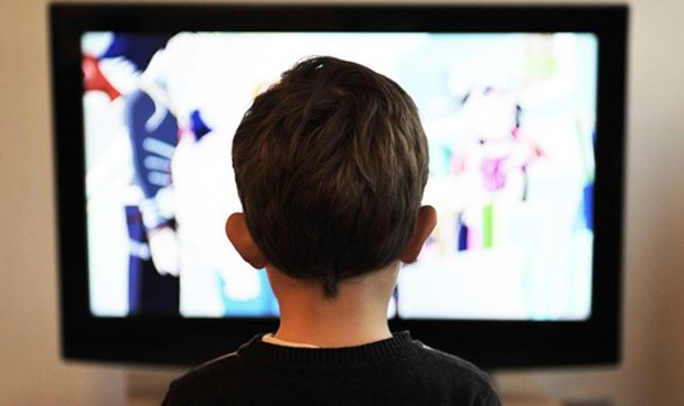 Ver la televisión es el hábito más ligado con la obesidad infantil