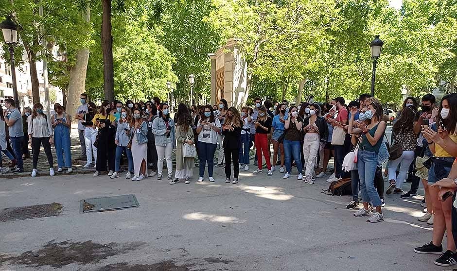 Vicenç Martínez mueve ficha y llama a los MIR tras las protestas 