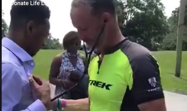 Vídeo | Escucha el corazón de su hija fallecida en el pecho de otra persona