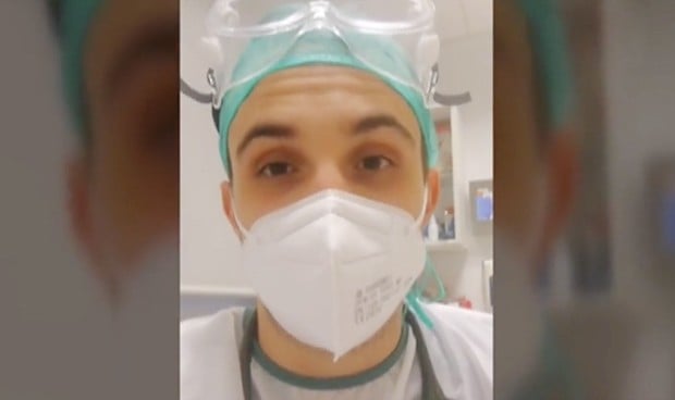 Médico se graba tras ser agredido y rompe a llorar: "No pude ni reaccionar"