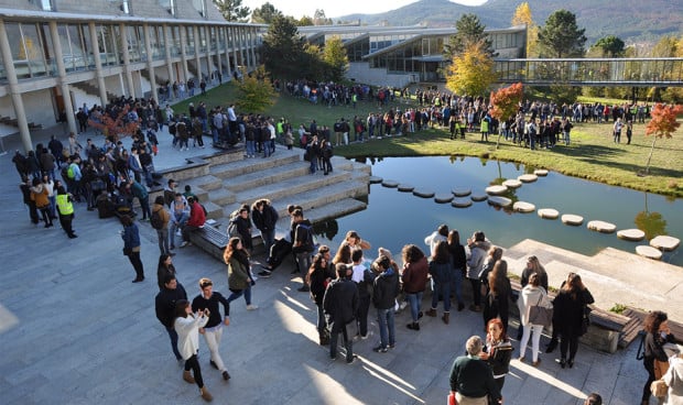  Alumnos en el campus de la Universidad de Vigo. Medicina se podrá estudiar en Vigo