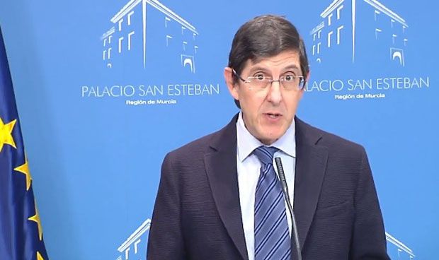 Villegas no se quita la bata en su primer Consejo de Gobierno