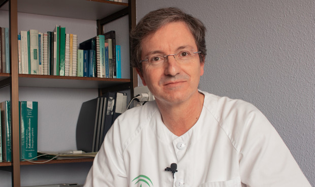 José Miguel Cisneros, portavoz de la Seimc, analiza en Redacción Médica qué síntomas produce este virus, aunque la mayoría de los casos son asintomáticos