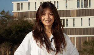 Una estudiante de Medicina abandona la carrera tras suspender un examen pero vuelve tras reconciliarse con la Medicina. 