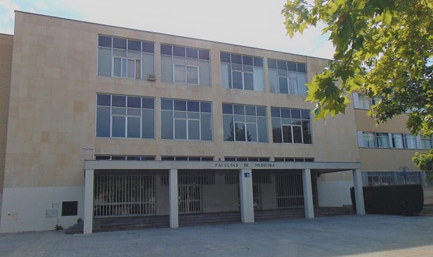  Facultad de Medicina de la Universidad de Zaragoza. El Gobierno de Aragón autoriza la modificación del título de graduado o graduada en Medicina por la Unizar para el aumento de la oferta de plazas