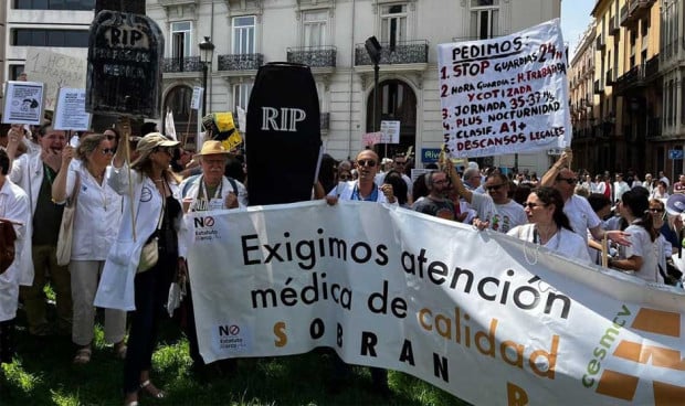 Huelga de médicos, en directo: Sanidad y el Comité de huelga se reúnen