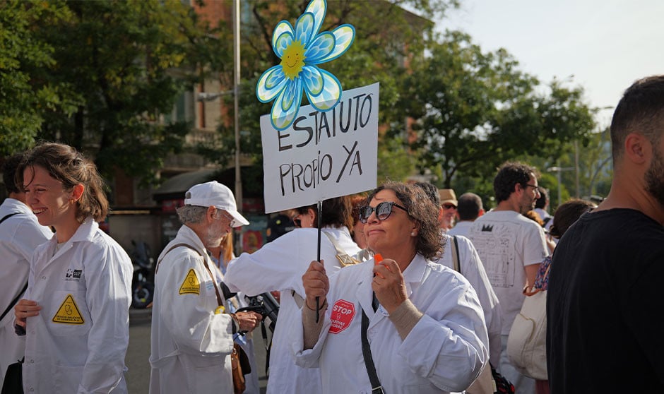 Huelga de médicos en directo: Mónica García cuestiona a los sindicatos