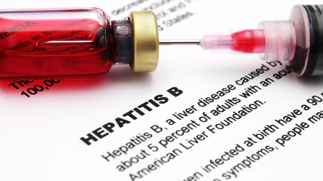 ¿Qué efectos secundarios puede presentar la vacuna de la hepatitis B?