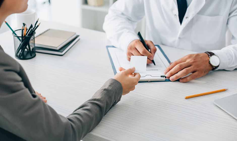 Estudiar Farmacia en España, ¿qué documentación debo aportar?